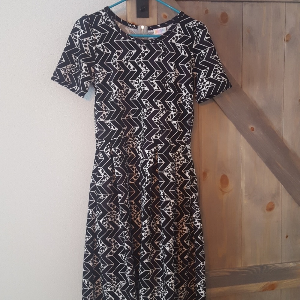 Medium Lularoe Amelia